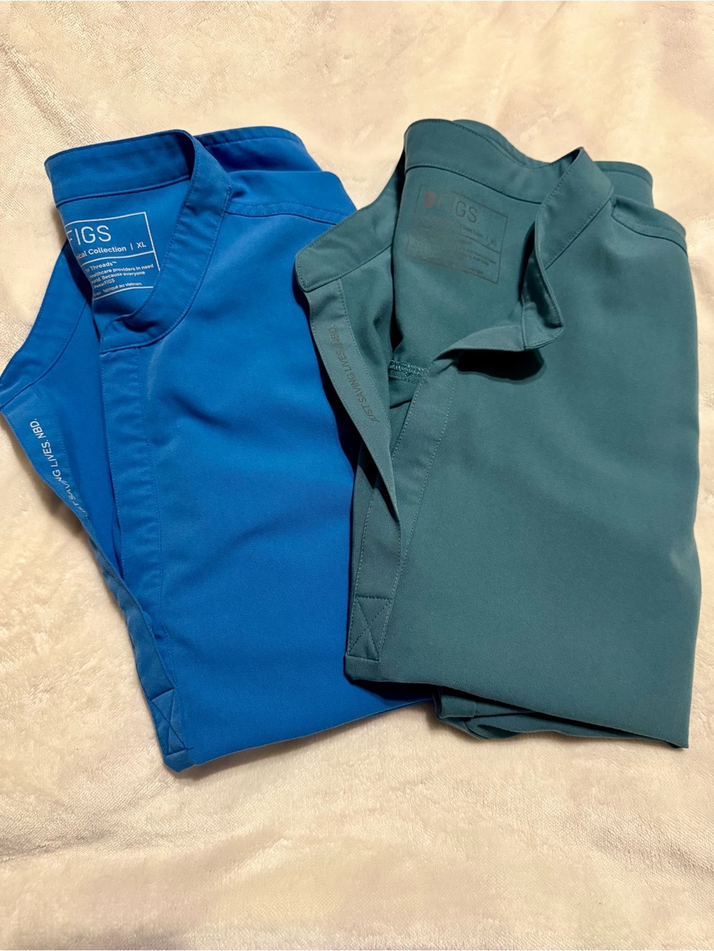 Figs Scrub Tops in Bright Blue and Teal Green Size XL Rafael